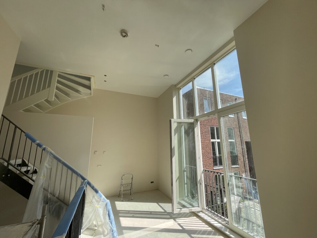 Professioneel Latex Spuiten voor een Modern Huis in de Belgradostraat, Utrecht