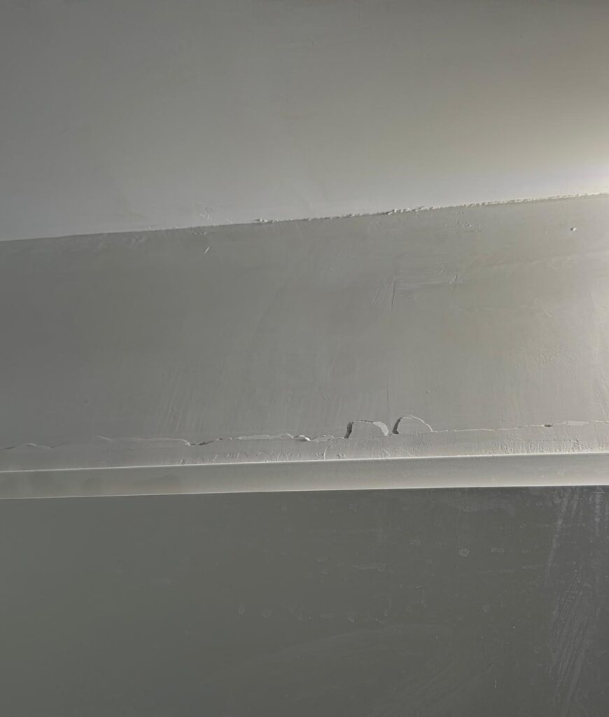 Latexspuiten in De Kwakel: wanneer “goedkoop stucwerk” ineens duurkoop wordt