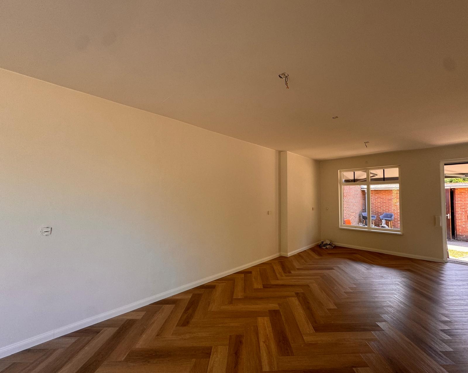 Van bontgekleurde woning naar rustige basis: 470 m² latex spuiten in Nieuw-Vennep