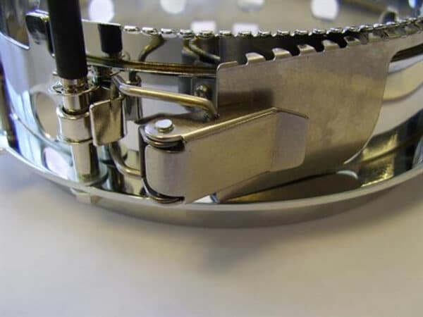 LATCH FOR WIDE ANGLE CAP FRAME