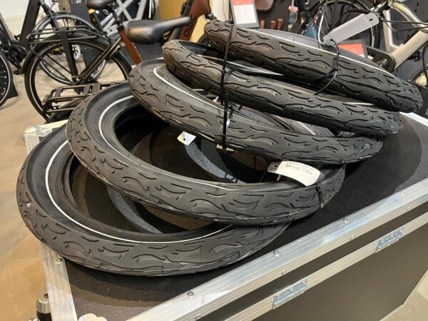 Kenda Buitenband 20X3,0 (68-406)
