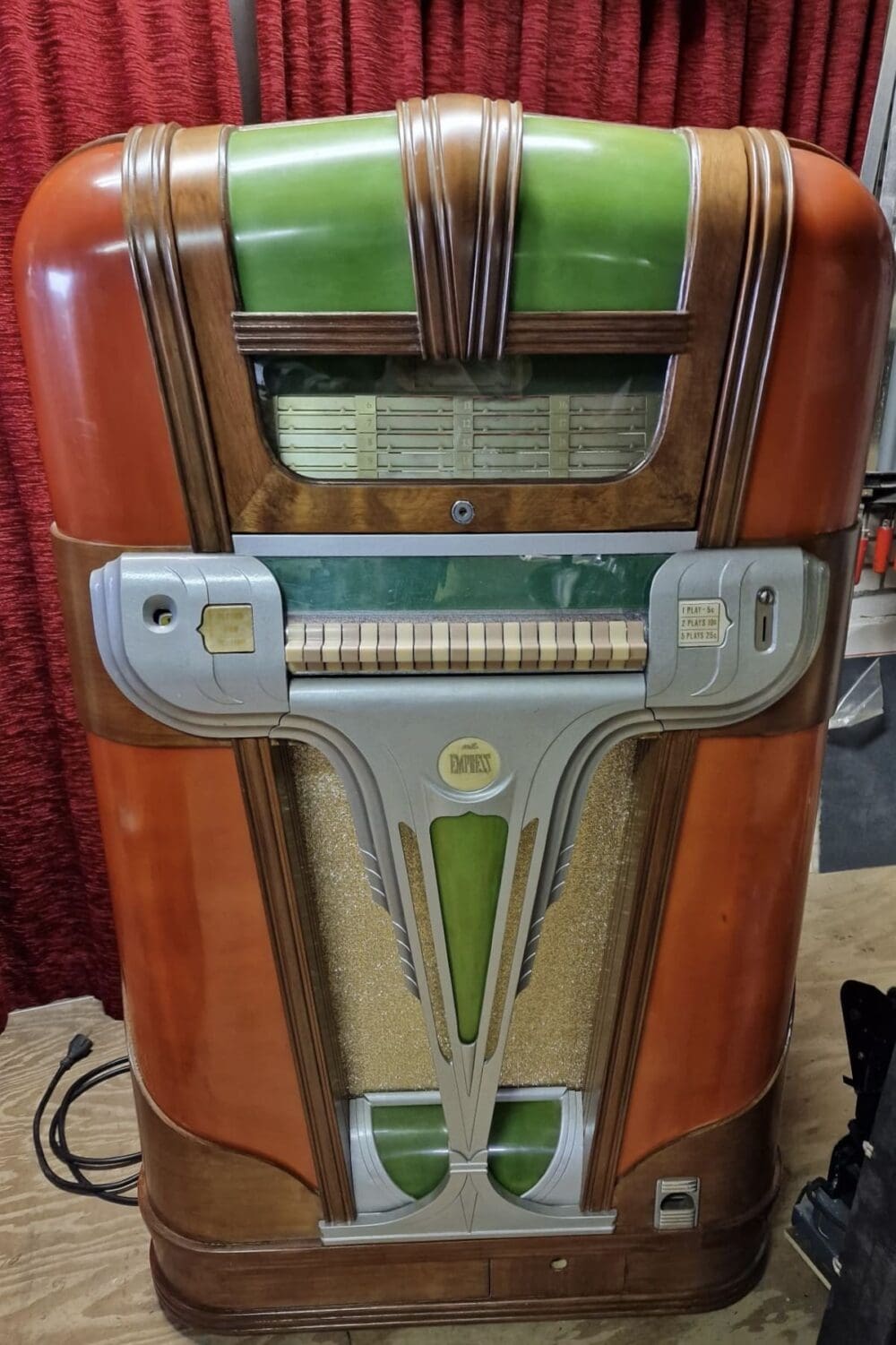 VERKOCHT Mills Empress 'Florentine' Jukebox 1941