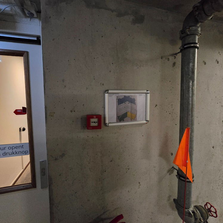 tekening bij ingang parkeergarage Laadsnel.nl