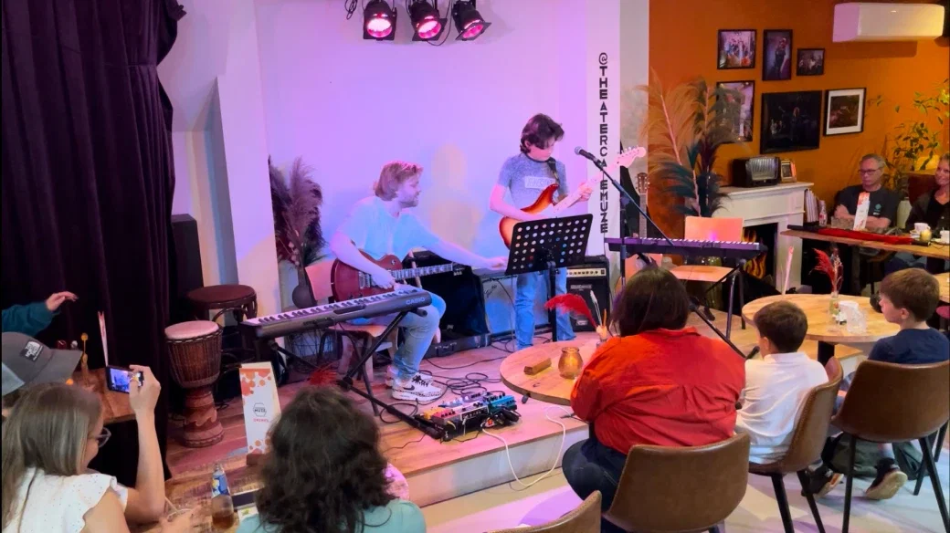 Theatercafé Muze Hilversum optredens LaurensMuziekschool LaurensSimMusic