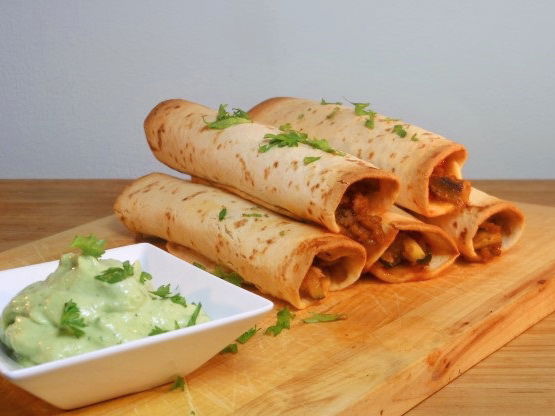 Flautas & Taquito’s maken – Knapperig Mexicaans recept met gehakt en guacamolesaus 