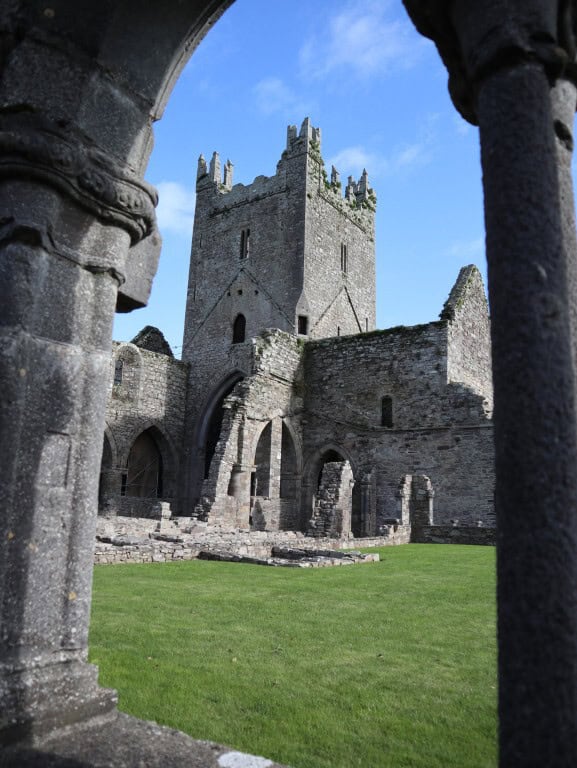 12 Tips voor Kilkenny en omgeving: Ierse charme met een stevige pint erbij 21 Jerpoint Abbey - 12 dingen om te doen in de omgeving van Kilkenny