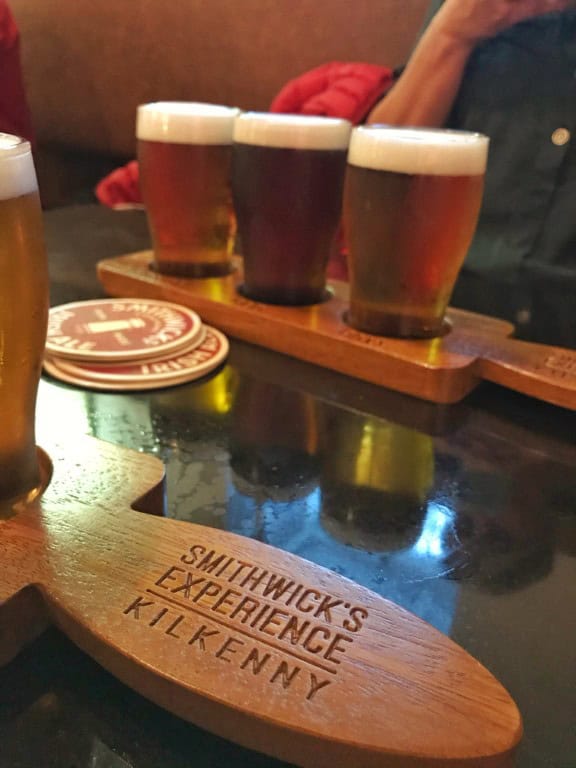 12 Tips voor Kilkenny en omgeving: Ierse charme met een stevige pint erbij 8 Smithwick's Experience Brouwerij bezoek - 12 tips om te eten, drinken en doen in en rondom Kilkenny