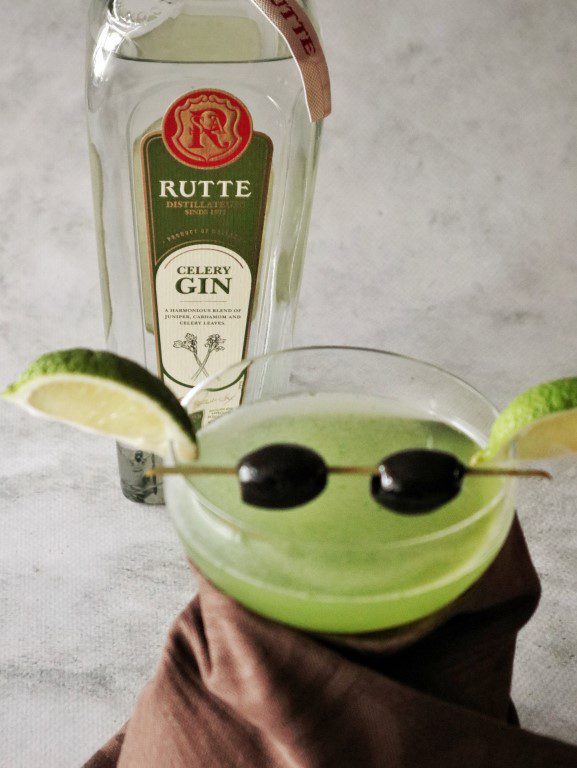 Baby Yoda cocktail - Basil Smash - Rutte celery gin