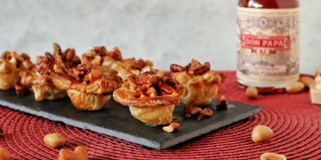 Bladerdeeg hapjes met brie, noten en rum 1 Bladerdeeg hapjes met brie, noten en rum