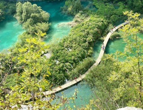 Plitvice Meren bezoeken: mooiste wandelroutes, praktische tips, eten en slapen in de buurt