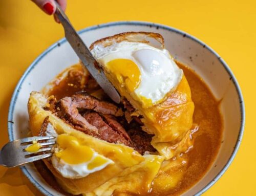 Wat is Francesinha? Alles over dit waanzinnige broodje uit Porto