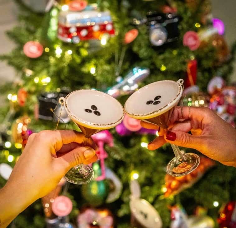 Jolly Jingles esma kerstbal - Proost 10 leuke kerstcadeaus voor drankliefhebbers!