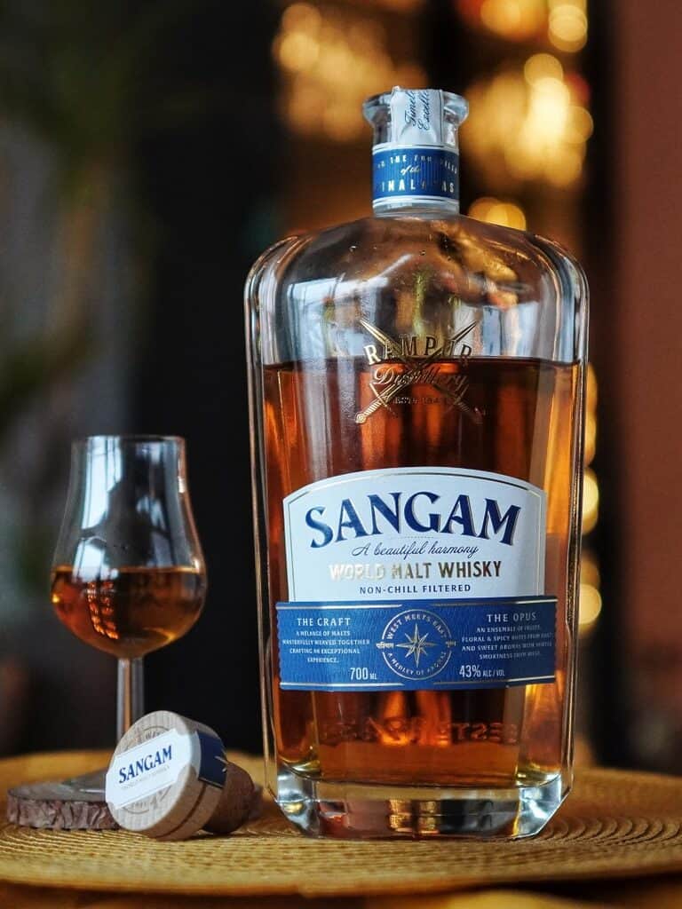 Sangam World Malt Whisky Een unieke blend - Rampur Distillery - whiskyliefhebbers