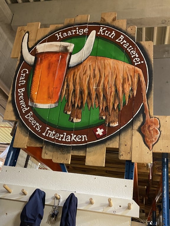 Haarige Kuh Brauerei, Interlaken Zwiterland - Loeiend enthousiast!