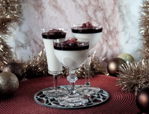 Panna cotta met stoofperen en glühwein siroop