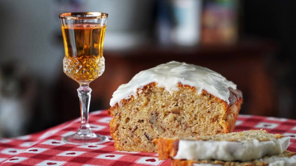 Bananenbrood met rum en rumglazuur 1 Bananenbrood met rum en rumglazuur