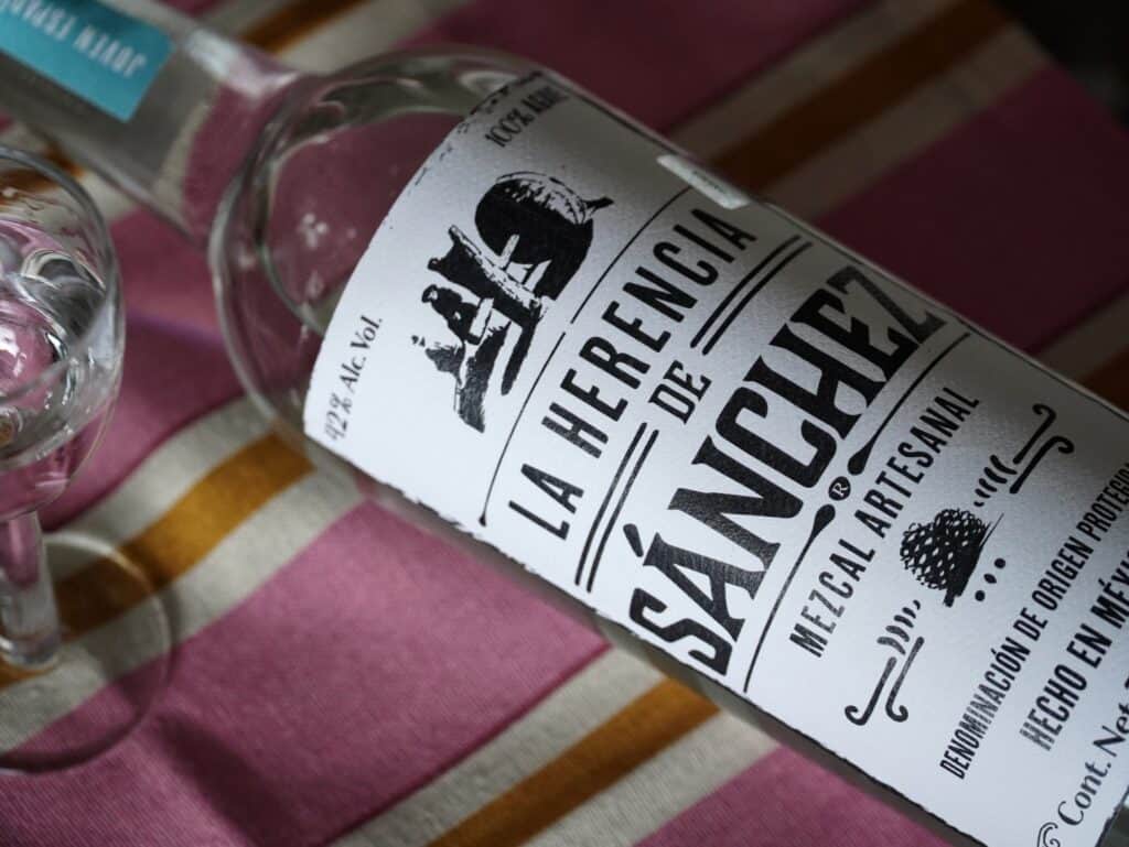 Herencia de Sánchez Espadín Mezcal & Mexicaans gevulde eitjes 1 Herencia de Sánchez Espadín Mezcal & Mexicaans gevulde eitjes