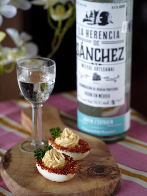 Herencia de Sánchez Espadín Mezcal & Mexicaans gevulde eitjes 