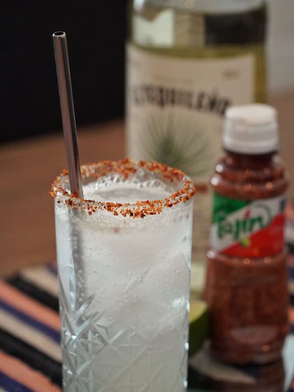 Zomerse cocktail met tequila - Reposado y Tajín Collins