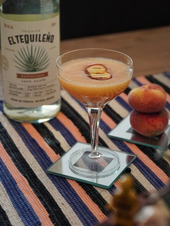 Zomerse tequila cocktail - Grilled peach