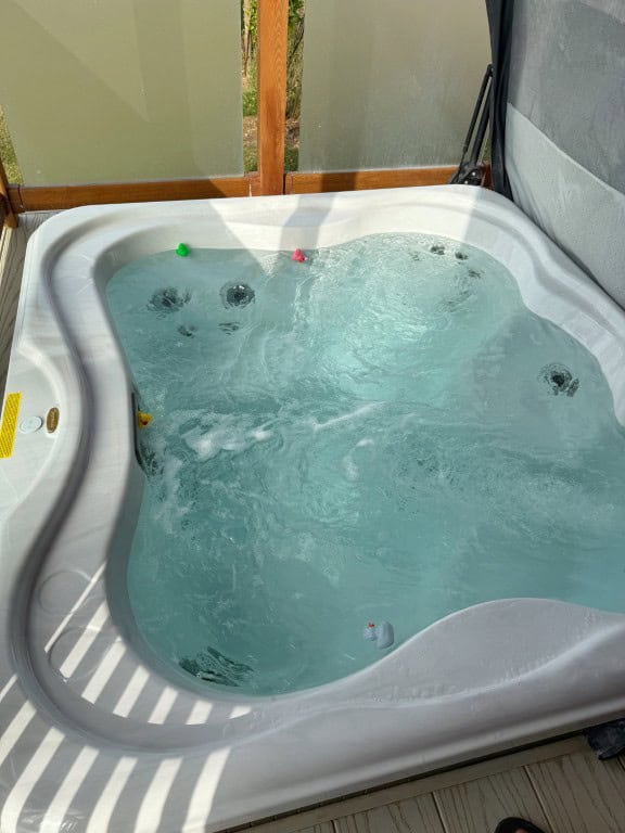 Review Landal Rockingham Forest - jacuzzi