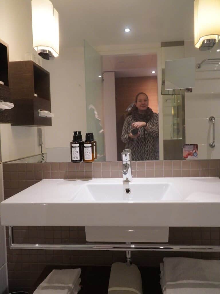 Mövenpick Hotel Amsterdam - Slapen aan het IJ 5 Classic King View kamer Mövenpick Amsterdam hotel