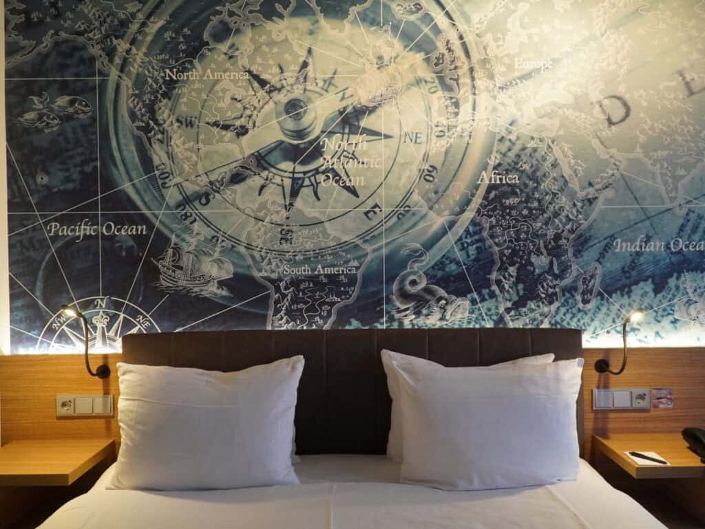 Mövenpick Hotel Amsterdam - Slapen aan het IJ 7 Classic King View kamer Mövenpick Amsterdam hotel