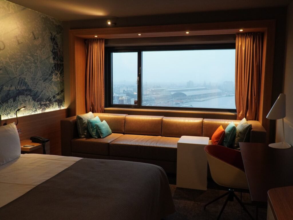 Mövenpick Hotel Amsterdam - Slapen aan het IJ 6 Classic King View kamer Mövenpick Amsterdam hotel
