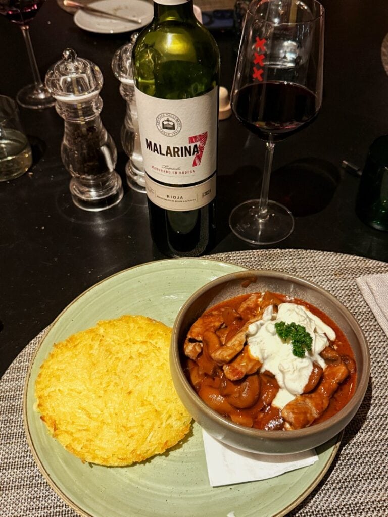 Mövenpick Hotel Amsterdam - Slapen aan het IJ 17 Mövenpick Hotel Amsterdam Restaurant