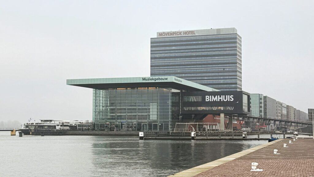 Mövenpick Hotel Amsterdam - Slapen aan het IJ 1 Mövenpick Hotel Amsterdam - Slapen aan het IJ