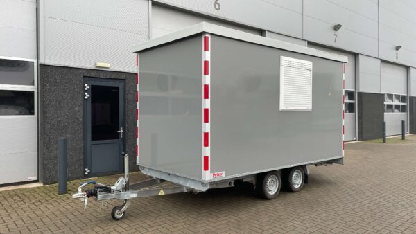 Brouwer Schaftwagen 2000kg 4.00m x 2.00m Bouwjaar 07-2021 - lichte buitenwand schade