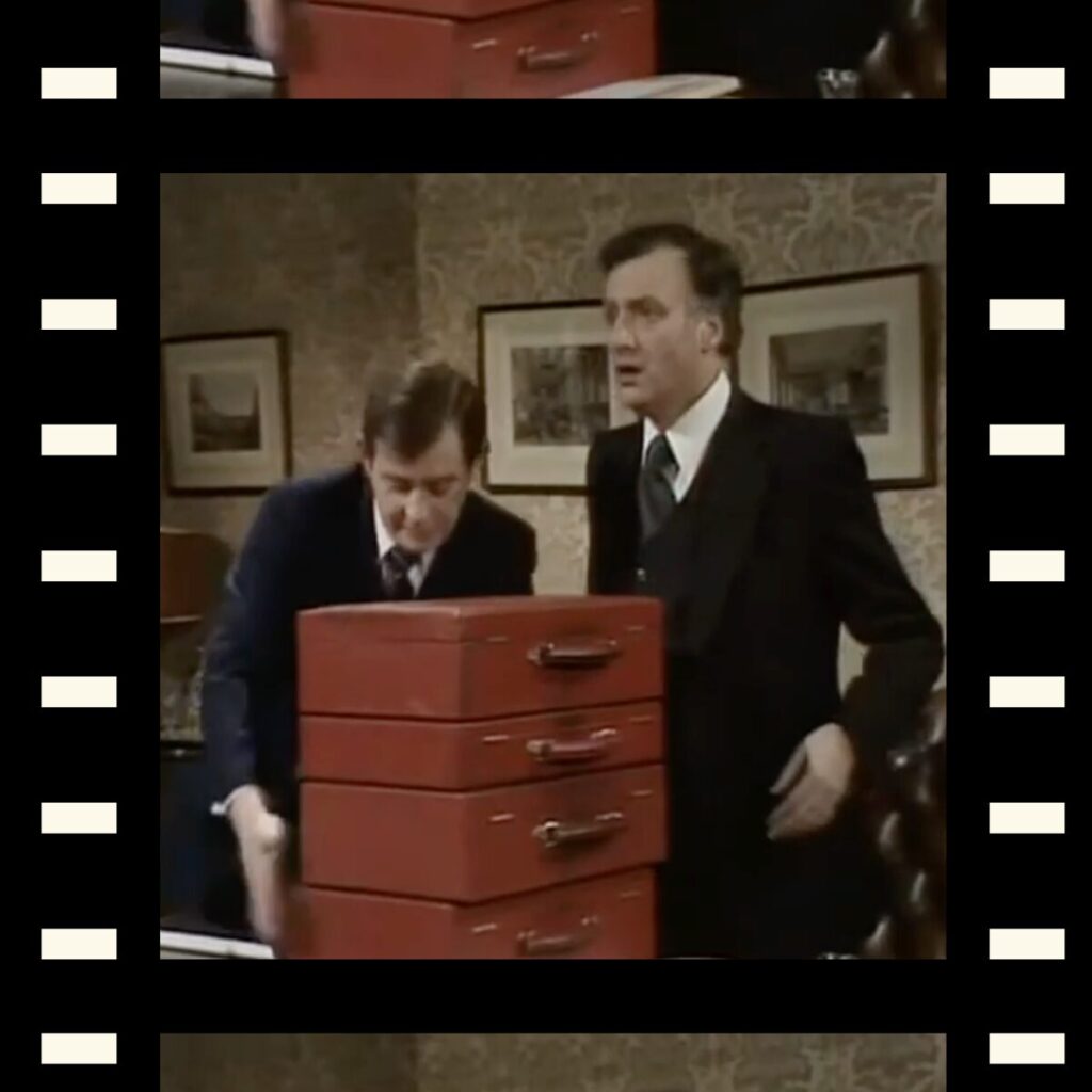 Hoe verstop je informatie? Onder in het koffertje. Uit de tv-serie 'Yes Minister'