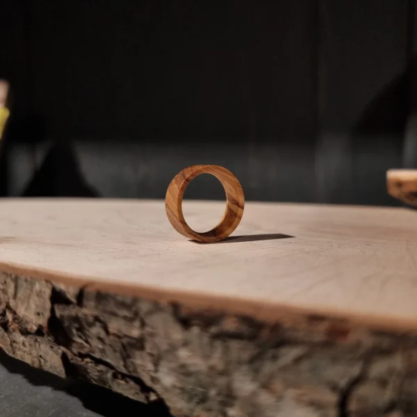 20230928 113507 Olijfhouten ring incl. graveren - Natuurlijk Materiaal - Ring voor mannen, Ring voor Vrouwen, Verlovingsring