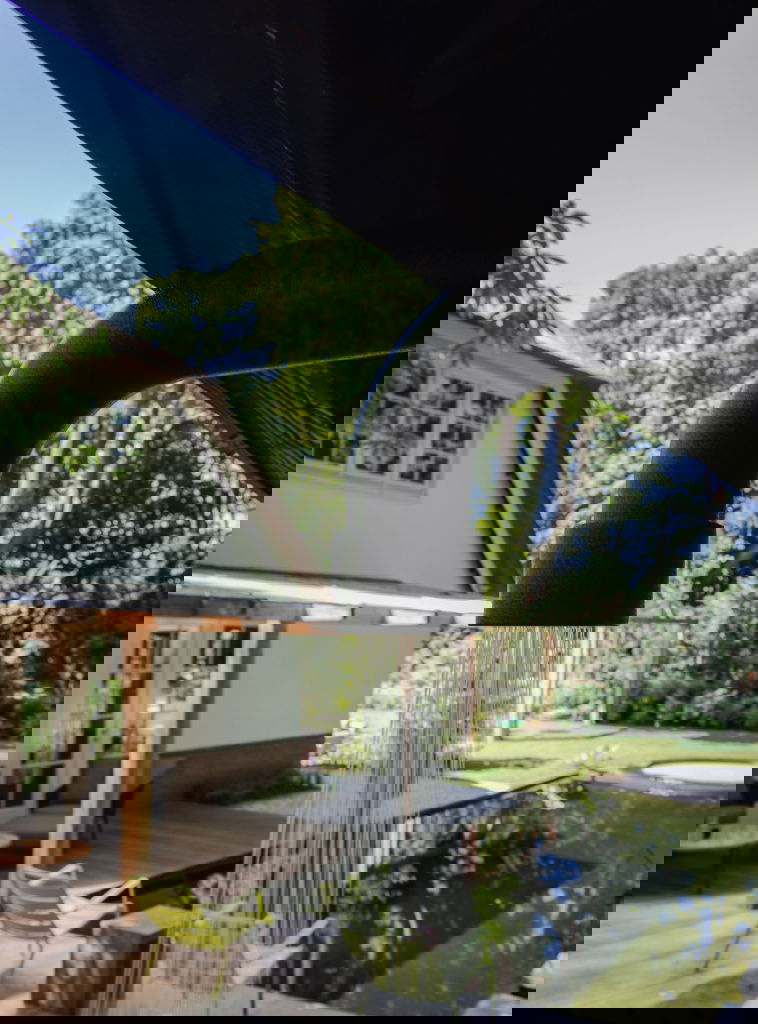 Buitendouche in exclusieve familetuin