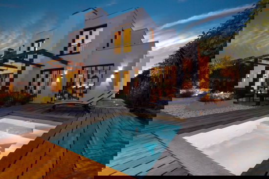 Exclusieve villatuin met plunge pool urban pool