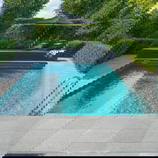 Familietuin met zwembad