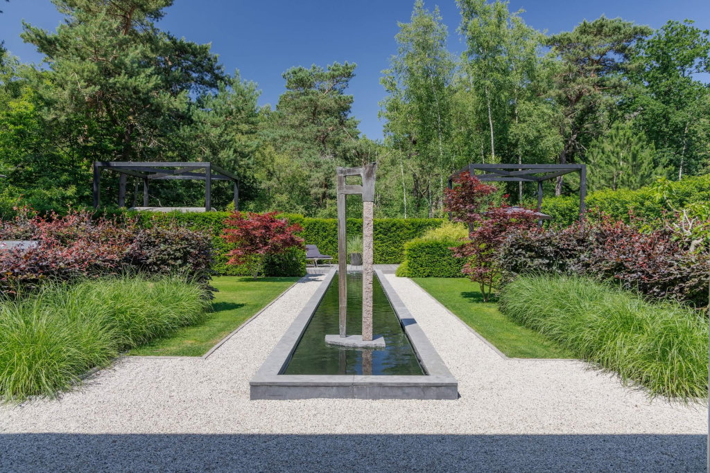 Een speciale type tuinvijver in een tuin.
