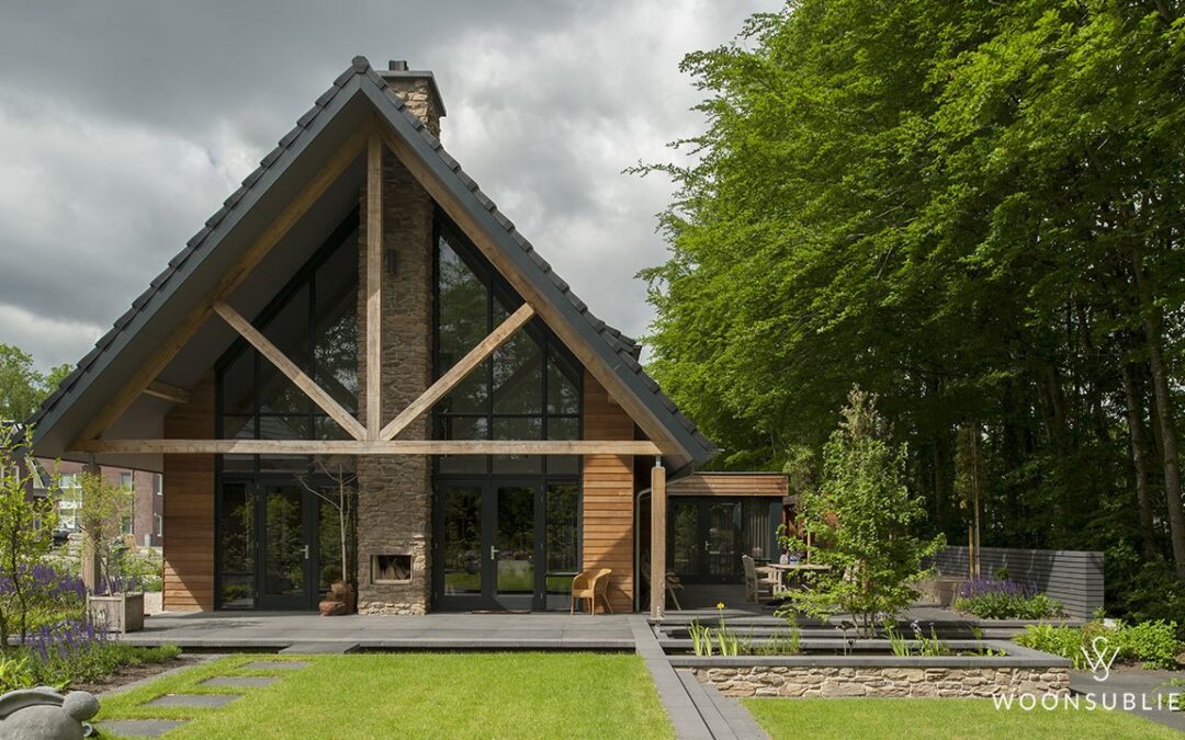 Gebint in moderne schuurwoning in Assen – strak ontworpen houten constructie met oog voor detail door WoonSubliem.