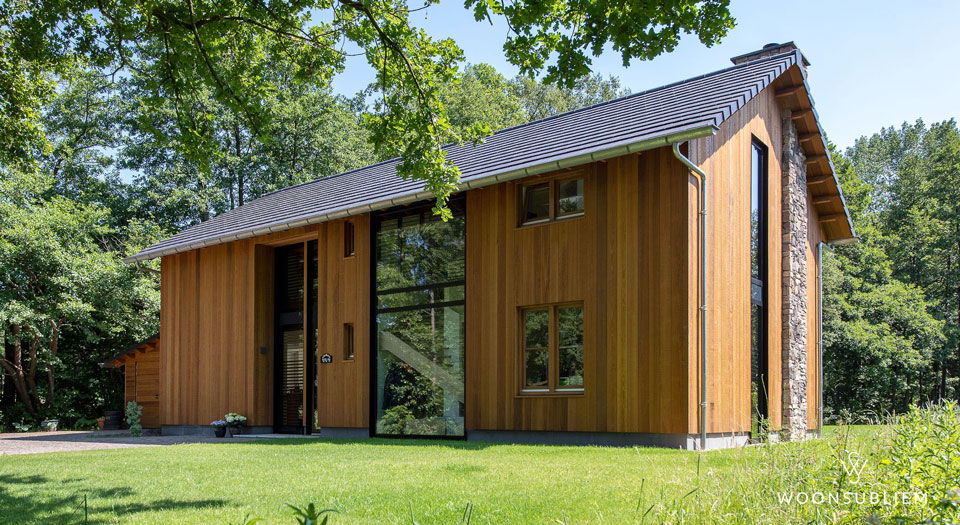 Barn style schuurwoning in Enschede, Het Vaneker – modern landelijk ontwerp door WoonSubliem met houten accenten en strak lijnenspel.