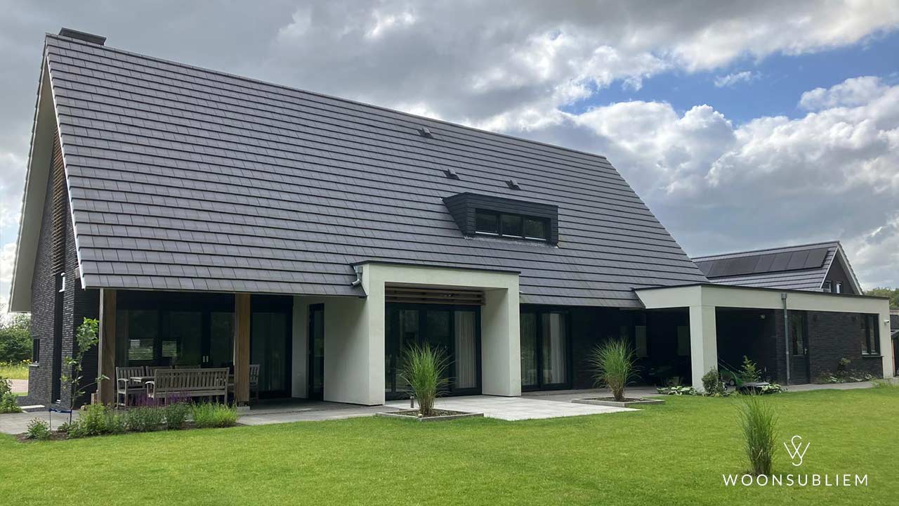 Schuurvilla in Nooitgedacht ontworpen door WoonSubliem – luxe landelijke woning met moderne lijnen, royale raampartijen en natuurlijke materialen.