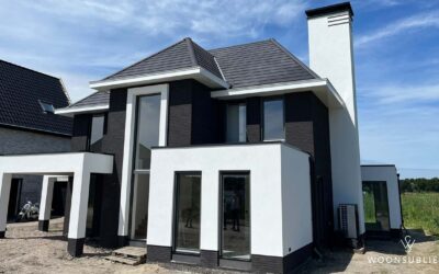 Zwart-wit villa in Almere Vogelhorst ontworpen door WoonSubliem
