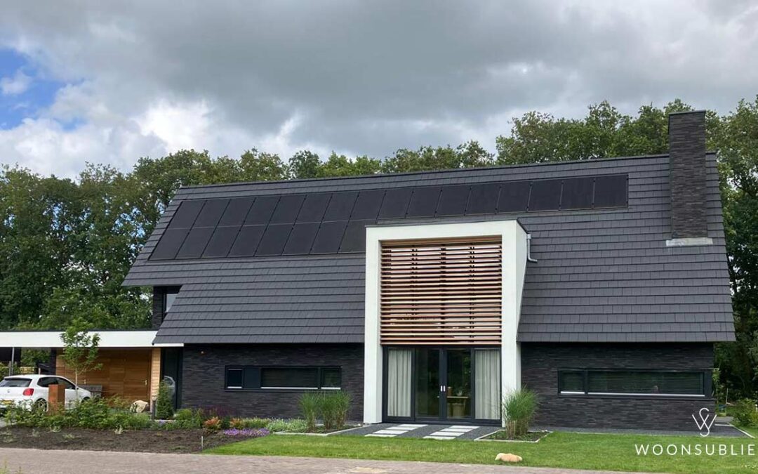 Strakke schuurvilla bouwen met imposant zadeldak en witte accenten – WoonSubliem ontwerp