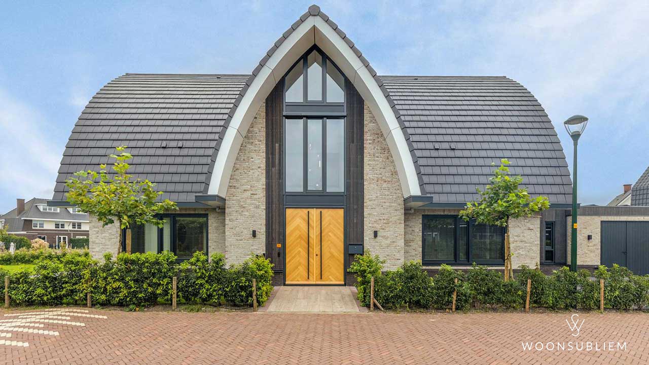 Exclusieve villa van WoonSubliem – royaal ontworpen met getoogde kap, luxe uitstraling en hoogwaardige materialen. Ontwerp #395 combineert elegantie met comfort en karakter