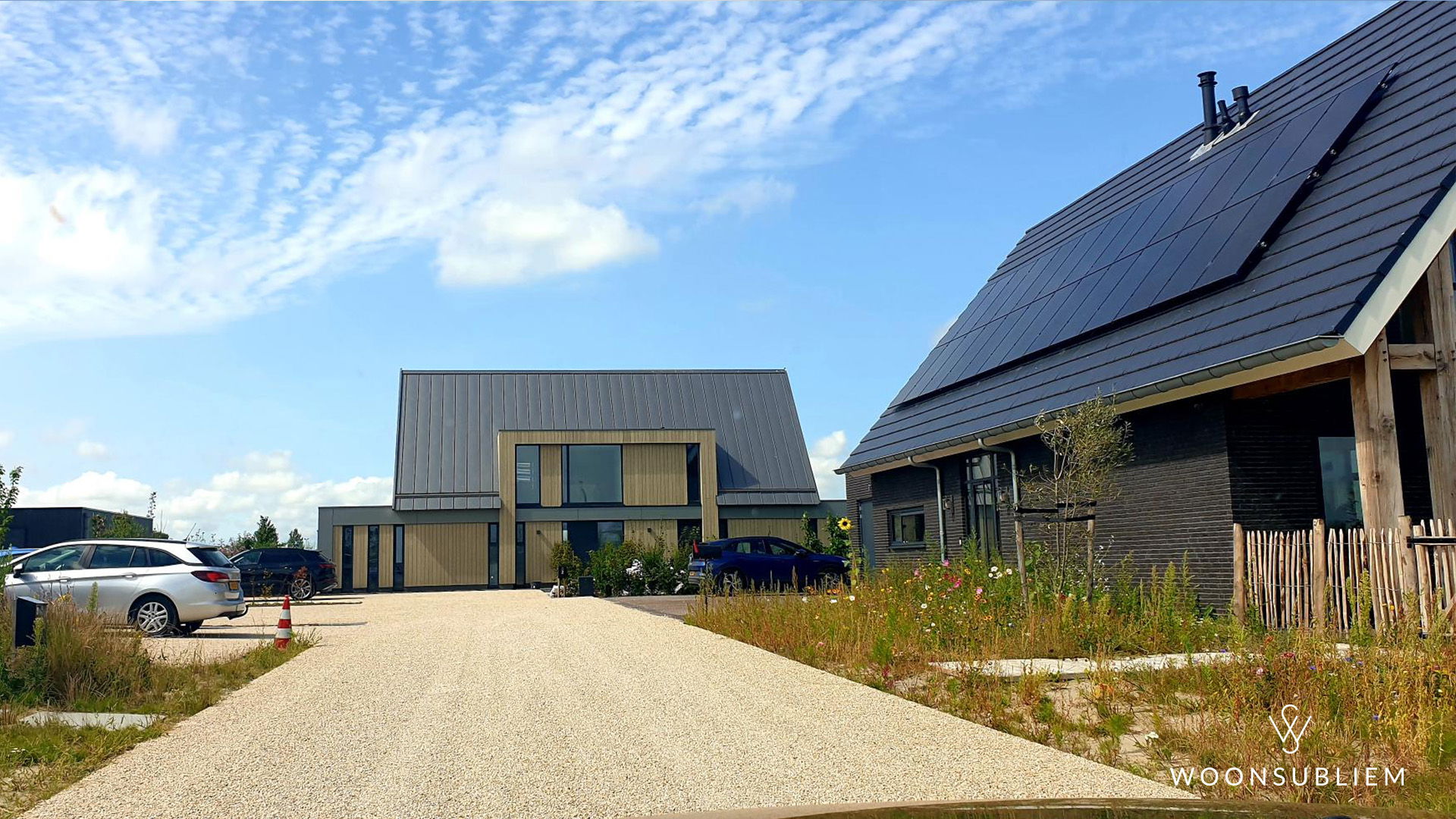 Moderne schuurwoning bouwen in Langeraar met strakke lijnen en houten gevelbekleding – WoonSubliem ontwerp